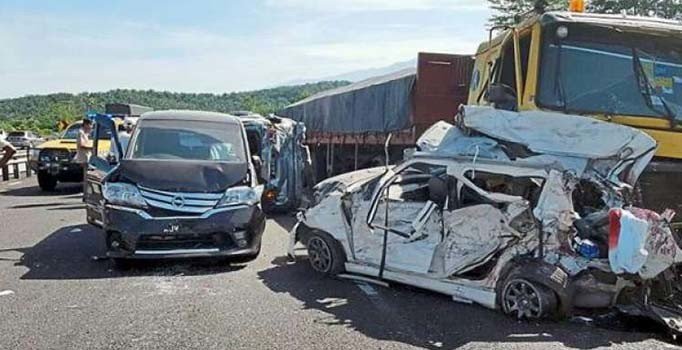 Malezya'da bayram tatilindeki trafik kazalarında 159 kişi öldü
