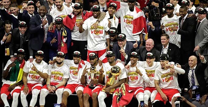 NBA'de şampiyon Toronto Raptors