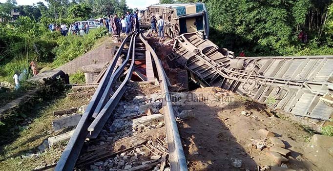 Bangladeş'te tren kazası: 4 ölü, 65 yaralı