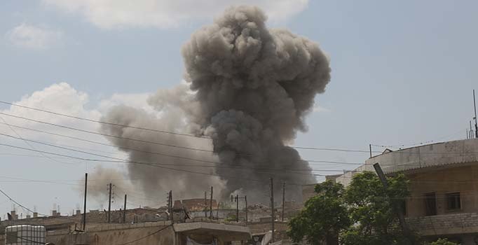 Esad rejiminin İdlib'e hava saldırılarında 2 sivil hayatını kaybetti