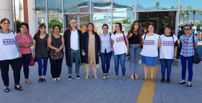 Eşini öldürüp, parçalara ayıran kadın için 'meşru müdafaa' savunması