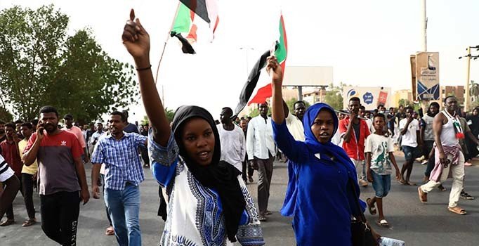 Sudan'da askerler ile muhalefet anlaştı: Geçiş dönemi 3 yıl sürecek