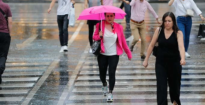 Meteoroloji'den 4 bölge için sağanak uyarısı | Trabzon, Rize, Giresun ve Edirne hava durumu