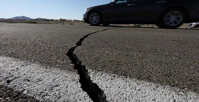 California son 20 yılın en büyük depremi ile sarsıldı