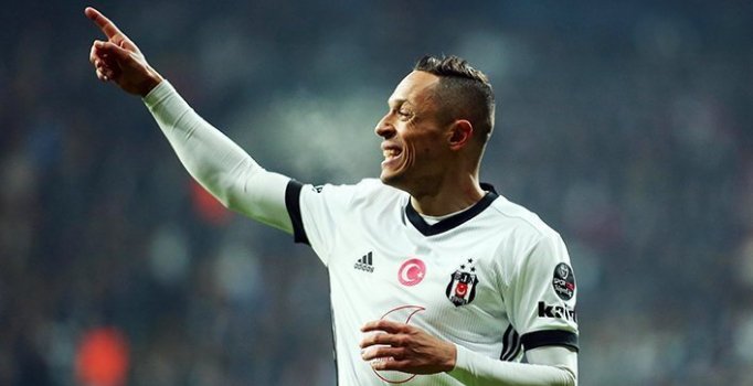 Beşiktaşlı Adriano, Athletico Paranaense'ye transfer oldu