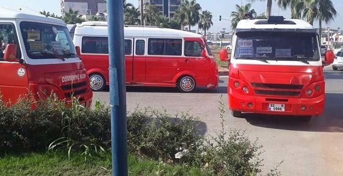 Mersin'de dolmuşçular, otogar yolunu trafiğe kapattı