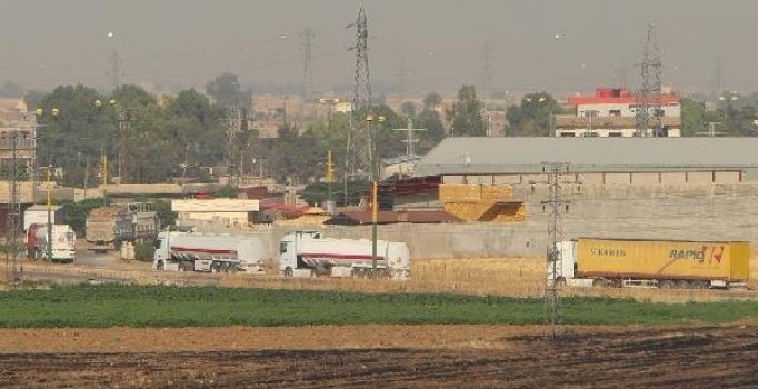 Irak yönünden Suriye'ye gelen ABD konvoyu, Mardin'den görüntülendi