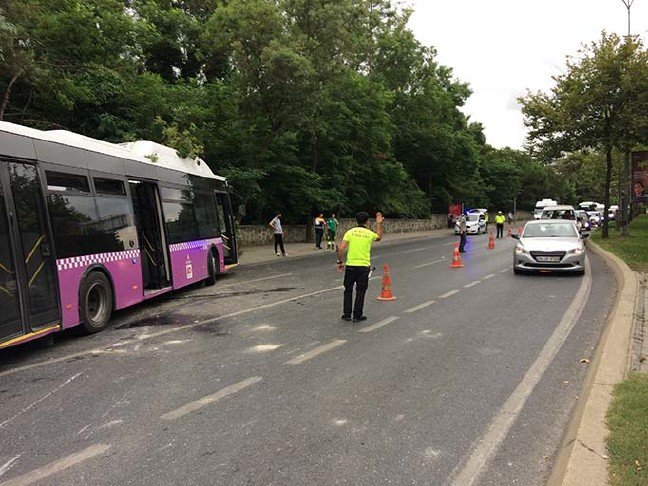 19-07/10/ek-fotograflarbuyukdere-caddesinde-otobus-duvara-carpti-_5342_dhaphoto5.jpg