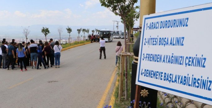 Erzurum'daki 'gizemli yol'a yoğun ilgi: Gelip deneme yapıyorlar