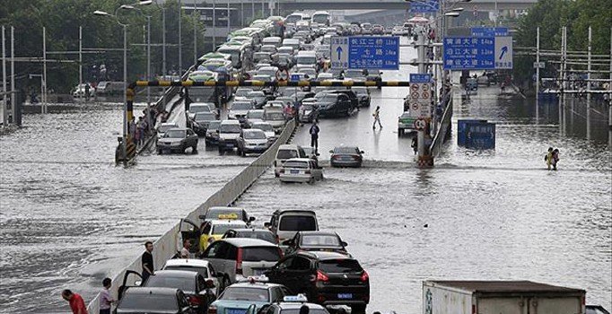 Çin'de sel felaketi 17 can aldı