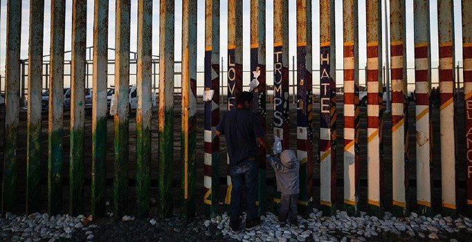 ABD Yüksek Mahkemesi, Meksika duvarı için istenen fonu onayladı