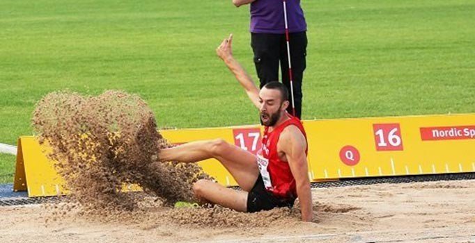 Necati Er, üç adım atlamada Türk spor tarihine geçti