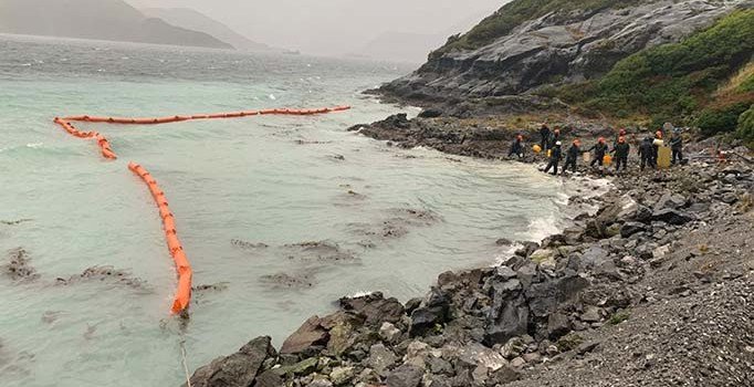 Şili'de çevresel kriz! 40 bin litre akaryakıt denize döküldü