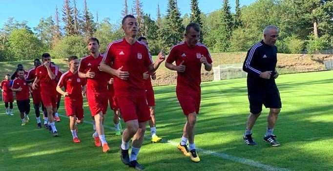 Sivasspor, 4 futbolcuyu denemeye aldı