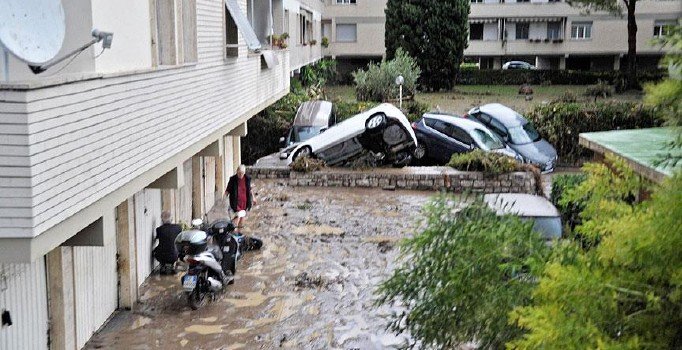 İtalya'da şiddetli yağış! 3 kişi can verdi