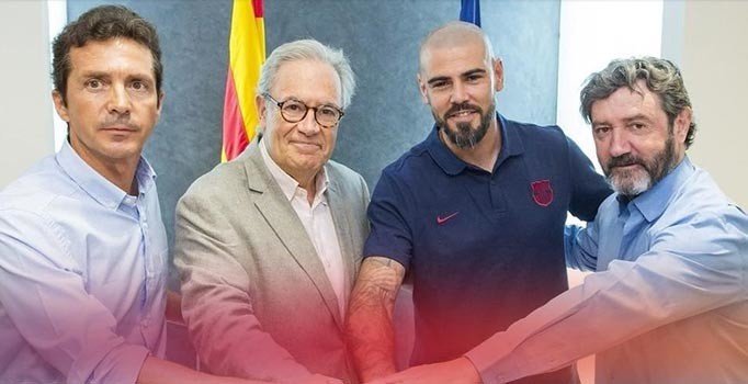 Victor Valdes yeniden Barcelona’da