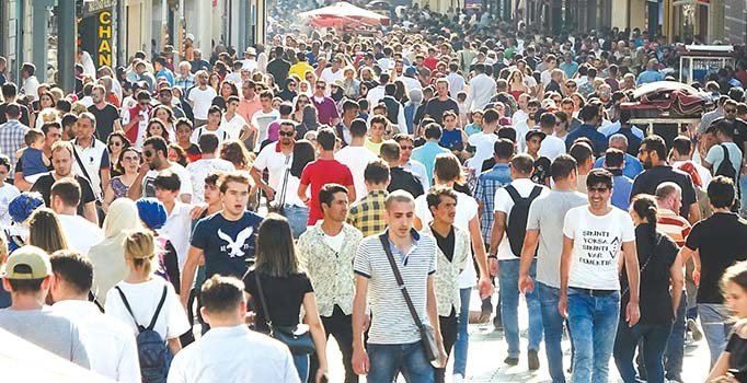 Bir ayda 333 bin kişi işsizler ordusuna katıldı