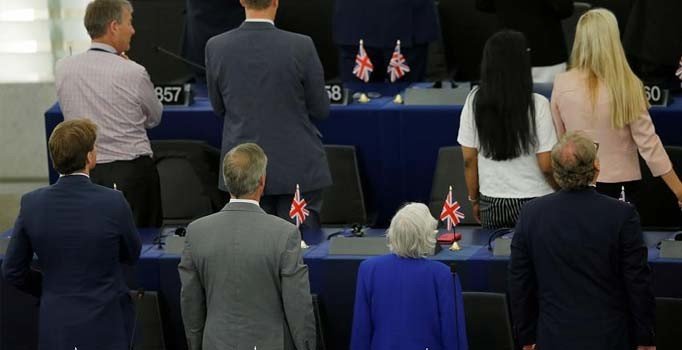 Brexit Partisi üyeleri AB marşı okununca Avrupa Parlamentosu'na sırtını döndü