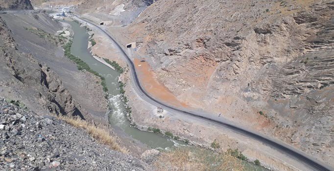 Çıkan çatışmada yaralanan PKK'lı terörist, Zap Suyu'na atladı