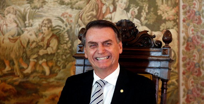 Bolsonaro, Fransız Dışişleri Bakanı ile görüşmesini iptal edip saç tıraşı oldu