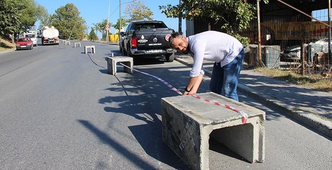 Arsasından geçtiği gerekçesiyle yolu kapattı