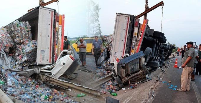 Antalya'da lastiği patlayan TIR, otomobilin üzerine devrildi: 5 yaralı