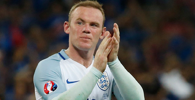 Rooney, Derby County'de futbolcu-antrenör oluyor