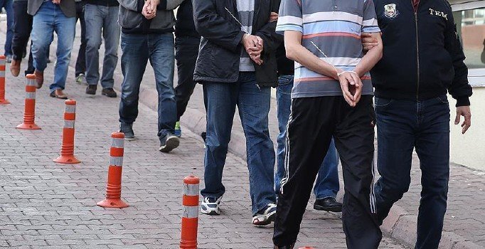Muvazzaflara ve polislere FETÖ operasyonu: 53 şüpheli hakkında gözaltı kararı