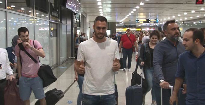 Beşiktaş'ın yeni transferi Victor Ruiz İstanbul'da