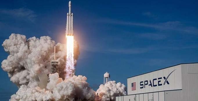 Space X, İsrail'e istihbarat sağlayacak AMOS-17 uydusunu uzaya fırlattı