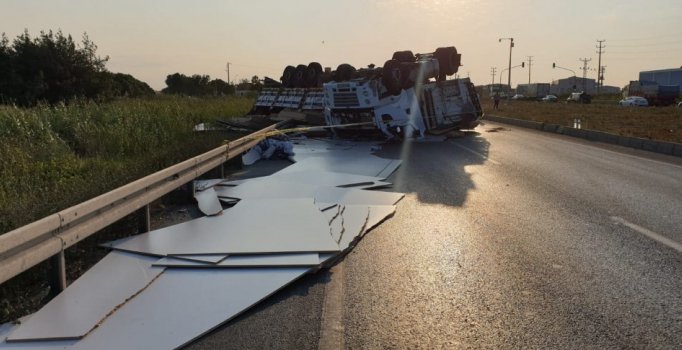 Kırmızı ışıkta geçen TIR ortalığı savaş alanına çevirdi: 4 ağır yaralı