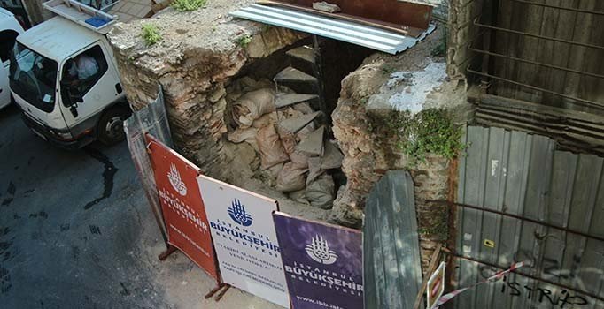 Pir Mehmet Çeşmesi'ndeki skandal restorasyon durduruldu