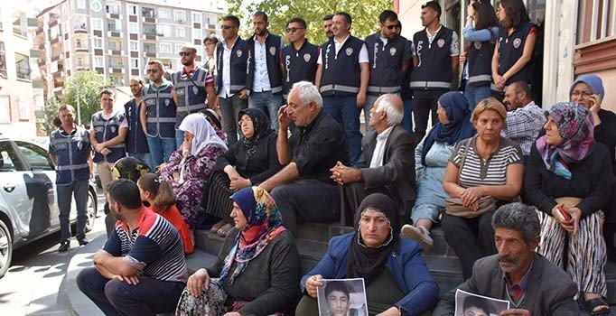 Eylem yapan Biçer ailesinden HDP iddiası: Uzun namlulu silahlarla bizi tehdit ettiler