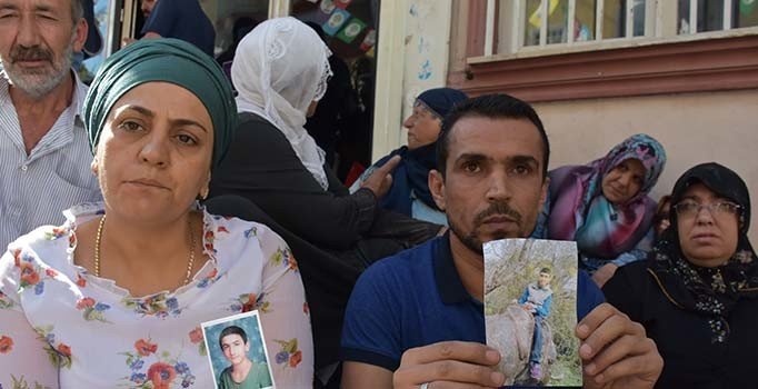 İki aile daha Diyarbakır'daki oturma eylemine katıldı: Çocuğumu HDP'den başka kimse götürmedi