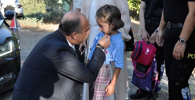 Adana Emniyet Müdürü'nden şehit kızına 'ilk okul günü' desteği