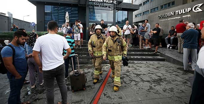 Bayrampaşa'da 5 yıldızlı otelde yangın çıktı, turistler tahliye edildi