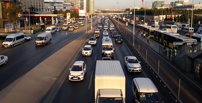 Okullar açıldı, İstanbul'da trafik çilesi başladı | Trafik yoğunluğu haritası nasıl?