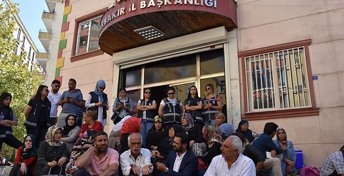 Diyarbakır annelerine sanatçılardan destek