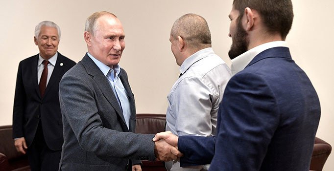 Putin, Müslüman dövüşçü Nurmagomedov ile bir araya geldi