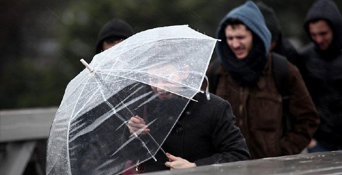 Meteoroloji'den uyardı: Karadeniz'de sağanak, Marmara'da sert rüzgar var!