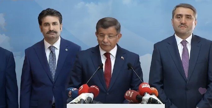 Son dakika! Davutoğlu: Yeni bir başlangıç için AK Parti'den istifa ediyoruz