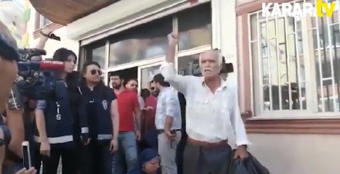 Acılı baba parti önünde isyan etti: Oğlumu HDP'li belediyenin aracı ile dağa çıkardılar