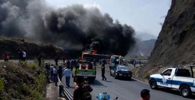 Meksika'da trenle otobüs çarpıştı: 9 ölü