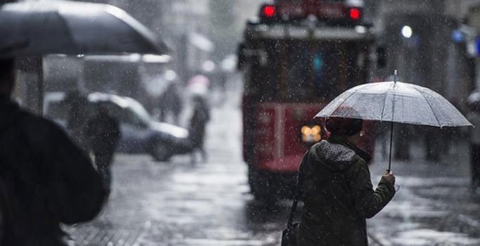 İstanbul'da bu gece kuvvetli yağmur ve fırtına bekleniyor